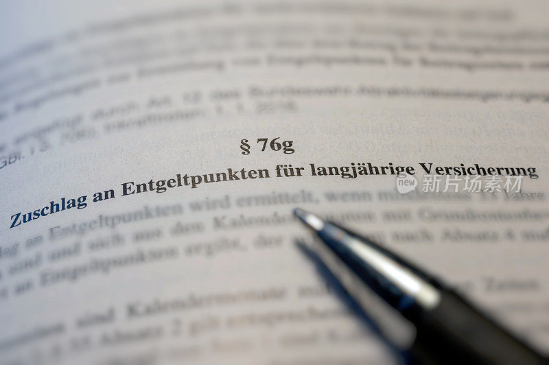 excerpt from  german law booklet on the subject of the basic pension with the text "Zuschlag an Entgeltpunkten für langjährige Versicherung" in german language